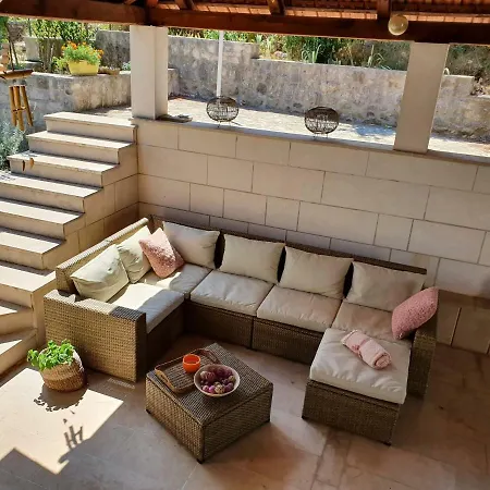 Semesterbostad Dora Splitska